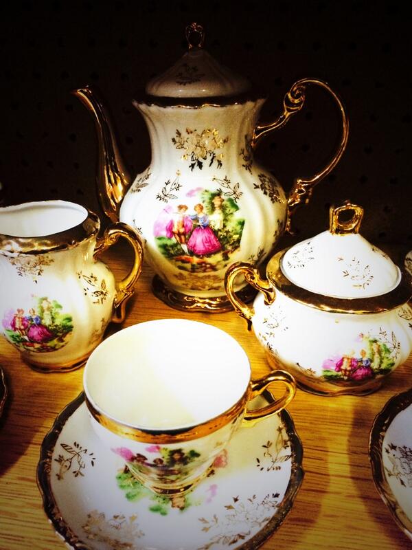 A set for teatime. This set didn't come... Teacup Treasure