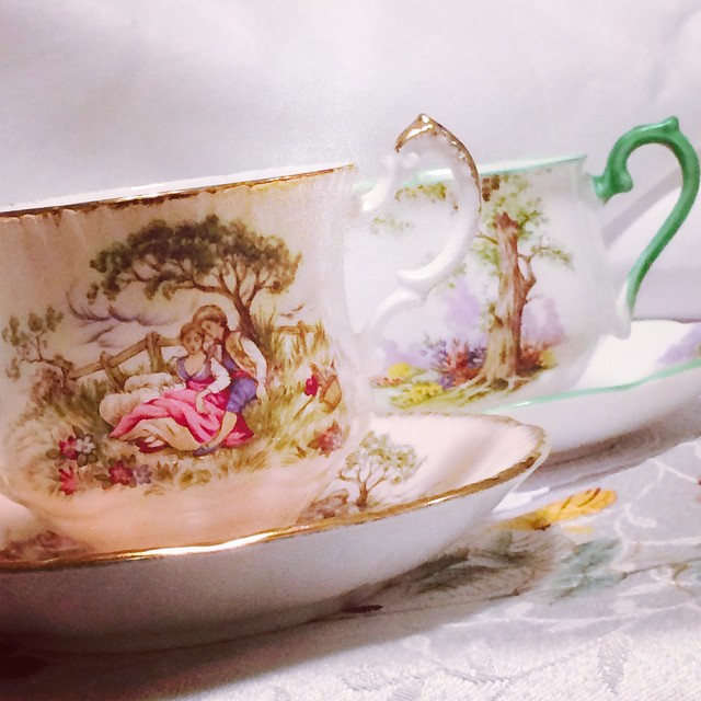 Stunningly beautiful vintage tea cups. Email if interested. More cups at teacup-treasure.com/catalogue #teacup4sale #teacupforsale #tea #teacup #teacups #teatime #vintage #paragon #royalalbert