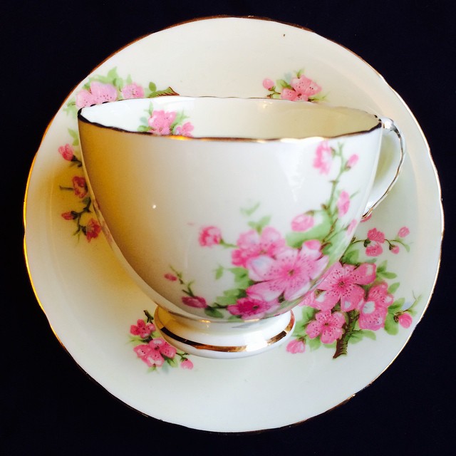 Love the vintage look of this beautiful blossomed Sutherland. Email if interested. More cups at teacup-treasure.com/catalogue #teacup4sale #teacupforsale #tea #teacup #teacups #teatime #vintage