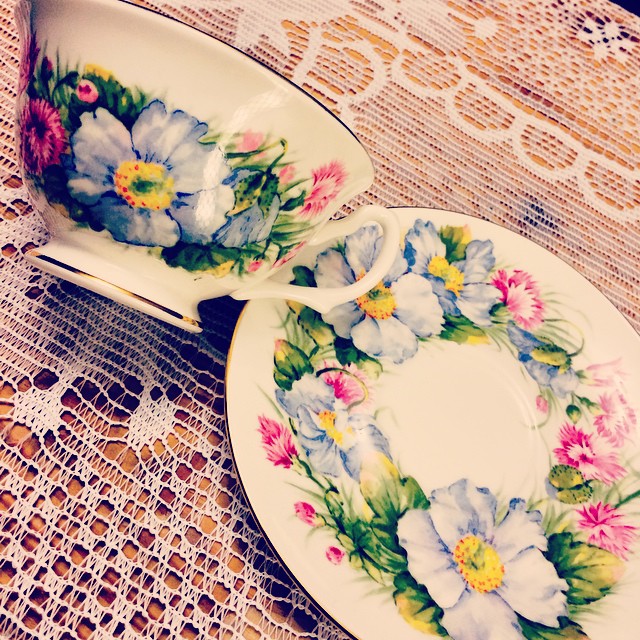 Ready for the flowers? Warm yourself with a nice cup of tea wrapped in "Summer Garland". Email if interested. Ships Worldwide. Paypal accepted. More cups at http://teacup-treasure.com/catalogue #teacup4sale #teacupforsale #tea #teacup #teacups #teatime #vintage